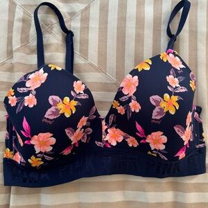 LIKE NEW! Victoria’s Secret floral Wear Everywhere lightly lined wireless bra